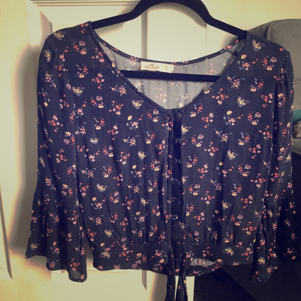 Hollister Navy floral buttoned down tie crop top.